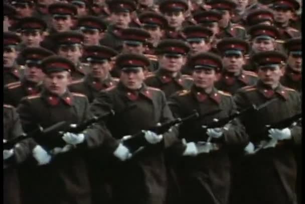 Soviet troops march in a grand parade — Stock Video