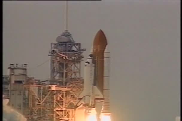 Space shuttle lifts off — Stock Video