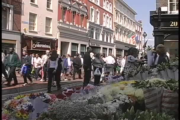 Calle concurrida en Dublín — Vídeo de stock