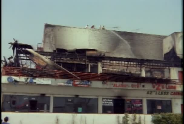 Centro commerciale striscia è bruciato — Video Stock
