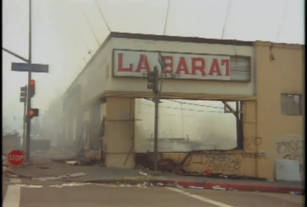 Utbrända byggnader efter upplopp — Stockvideo
