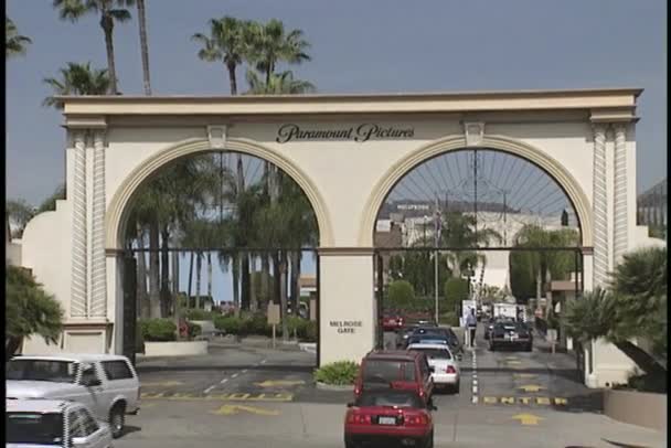 Paramount Pictures gates — Stock Video