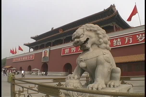 Imperial Leeuw standbeeld — Stockvideo
