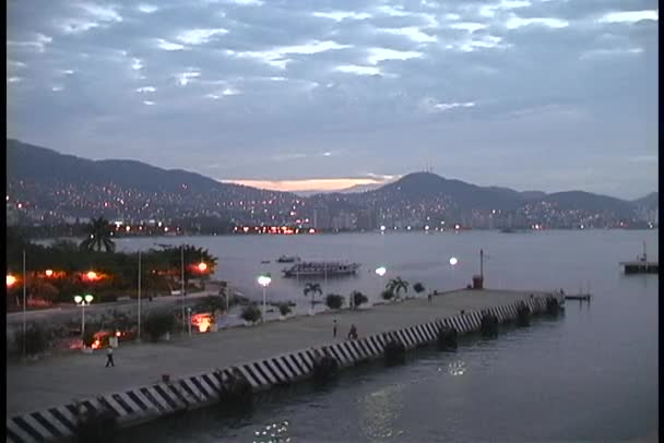 Acapulco's harbor and city lights — Stock Video