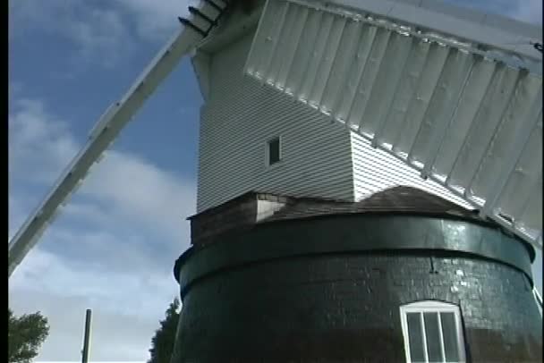 Navigue sur le Wrawby Postmill — Video