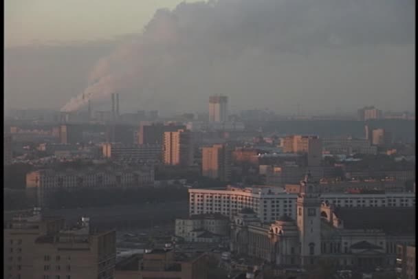 Kouř a smogu pokrývají oblohu — Stock video