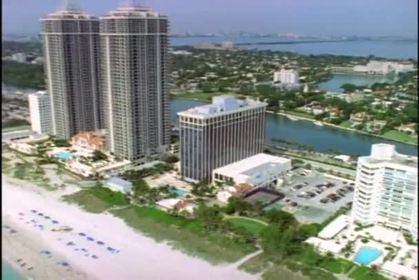 Rascacielos en Miami Beach — Vídeos de Stock