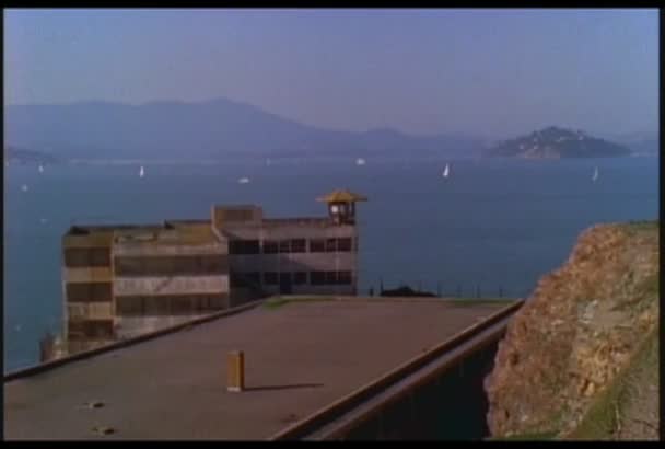 Angle over rooftop of Alcatraz — Stock Video