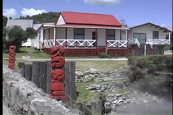 Maisons et icônes sculptées — Video