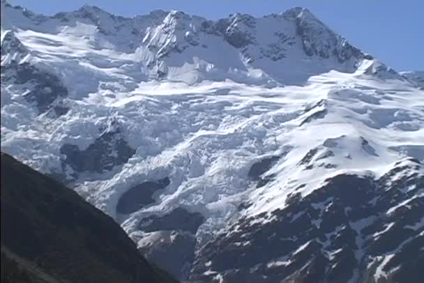 Sníh, ledovec vztahuje horské vrcholy — Stock video