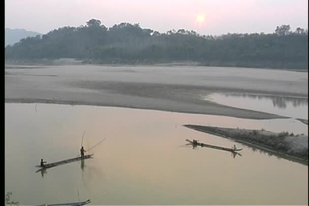 Pesca durante l'ora d'oro — Video Stock