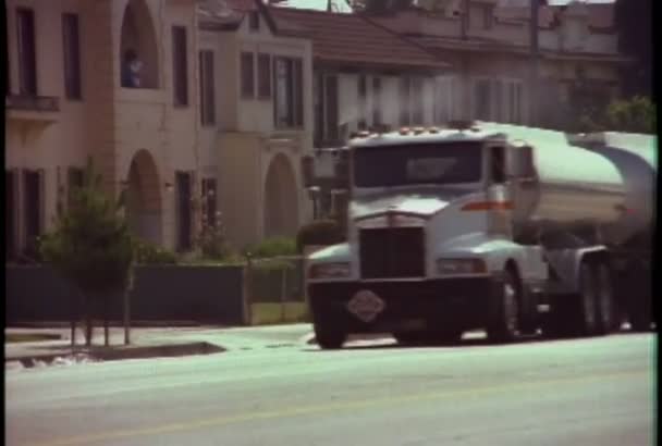 Polisen och brand lastbilar svara — Stockvideo