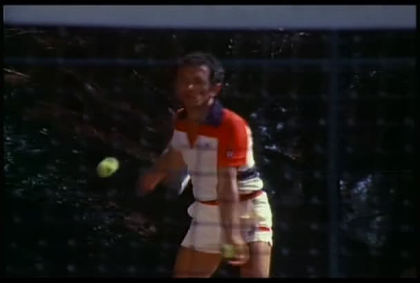 Homme jouant au tennis — Video