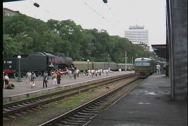 Tren de pasajeros siberiano — Vídeo de stock