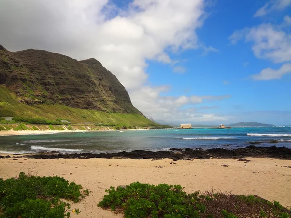 Piaszczysta plaża w Oahu na Hawajach — Zdjęcie stockowe