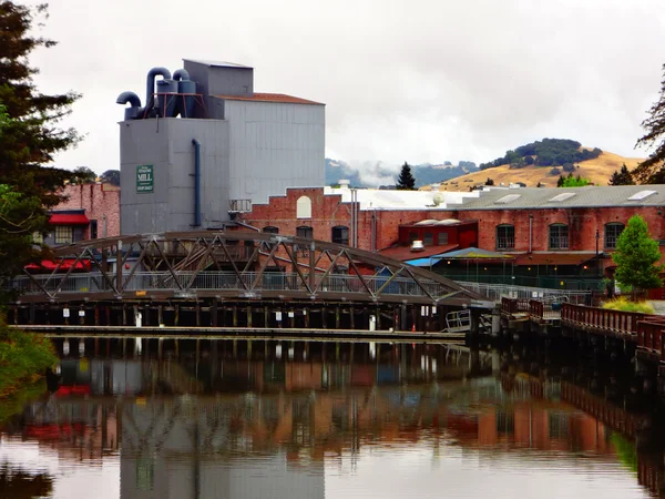 Petaluma Nehri üzerinde