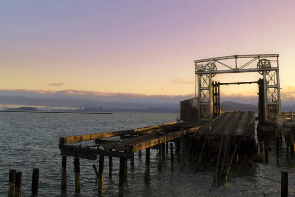 Ponte abandonada — Fotografia de Stock