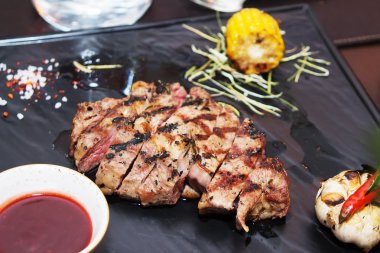 şişleri kavrulmuş et