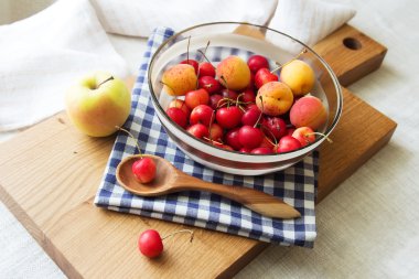 Meyve ve çilek bileşimi