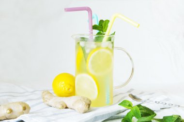 zencefil ve nane ile limonata