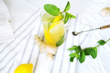 zencefil ve nane ile limonata