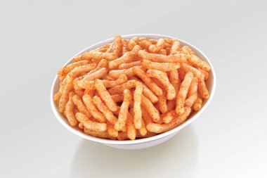 Çıtır çıtır ve çıtır tuzlu buğday Fryums Erişte, Çubuk, Sev, Kızarmış ve Baharatlı Atıştırmalık Yemeği, Seçici Odaklanma - Resim