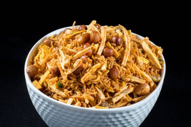 Farali chevdo ya da Faralu chivdo, Phalahari Chiwda, patates kızartması ve fıstık veya sev..