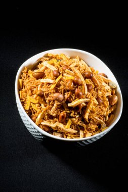 Farali chevdo ya da Faralu chivdo, Phalahari Chiwda, fıstıklı patates kızartması ya da kasede sev..