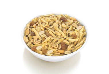 Farali Chivda, Phalahari Chiwda, Tatlı ve tuzlu, kızarmış ve baharatlı patates kızartması çubukları ve fıstık, patates ve fındıklı Hint atıştırması, Nimco, Namkeen.