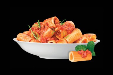 Domates soslu makarna, maydanozlu domates İtalyan makarnası, Çin makarnası..