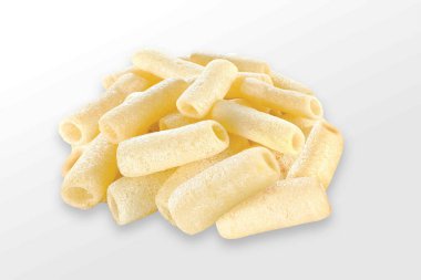 Kızarmış ve Baharatlı Lezzetli sarı pipo, Tuzlu Tuzlu Tuzlu Tuz, En ünlü ve lezzetli buğday unlu aperatif Çocuklar onları çok sever.)