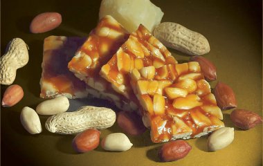 Chikki, Hint geleneksel ve popüler tatlısı, fıstık ve jaggery, Til Chiki, Peanuts Chikki.