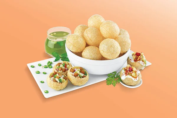 Makanan Tradisional India Pani Puri Atau Golgappe Sev Puri Chat — Stok Foto