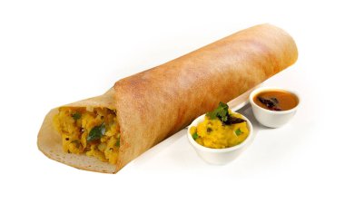 Güney Hindistan Masala Dhosa ya da dosa sambhar, hindistan cevizi turşusu, kırmızı turşu ve yeşil turşu ile servis edilir.