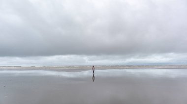 Juanchaco, Buenaventura, Valle del Cauca, Kolombiya 'da bir sahil resmi. Ulusal doğal park Uramba.