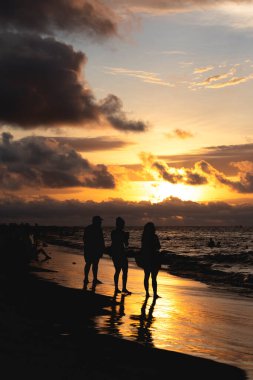 Deniz, sahil ve mavi gökyüzü. Kolombiya 'nın tropikal manzarası, Tumaco Nario Kolombiya' da. Pasifik Okyanusu.