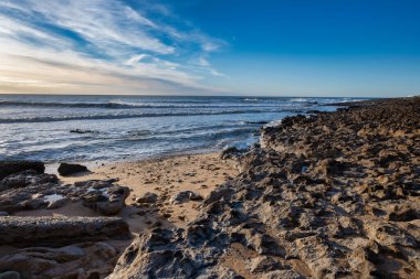 Ericeira 'daki Coxos plajı, Ericeira Portekiz' deki dünya sörf rezervinin bir parçasıdır..