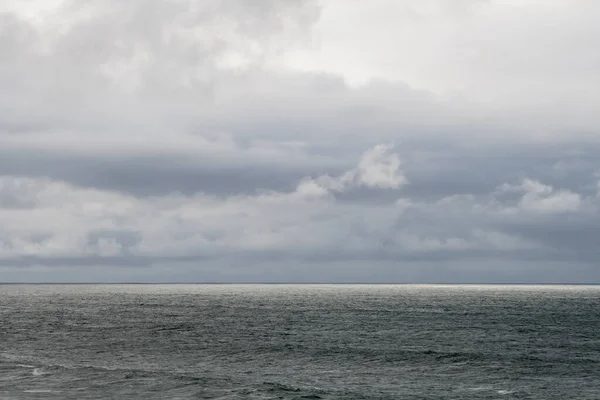 Cielo Tempestoso Sopra Acqua Dell Oceano — Foto Stock