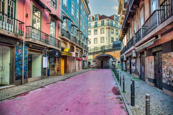 Lizbon 'daki Cais Sodre' de Pembe Sokak.,