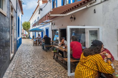 Mafra, Portekiz. 11 Ağustos 2021 'de Portekiz' deki Ericeira köyünün manzarası.