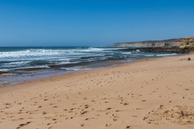 Ericeira Portekiz 'deki Pedra Branca plajı manzarası.