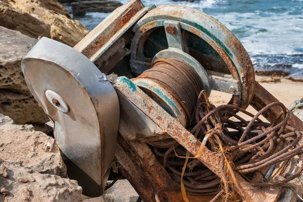 Cabrestante Motor Cable Oxidado Una Playa —  Fotos de Stock