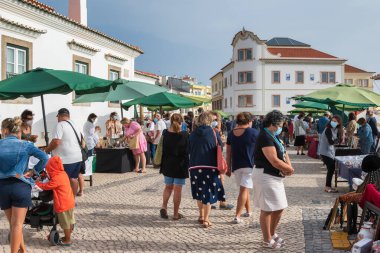 Torres Vedras, Portekiz. 14 Ağustos 2021, Torres Vedras Portekiz, Santa Cruz 'da küçük bir kasaba pazarı..