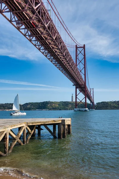 Lisabon Portugalsko Září 2021 Pohled Řeku Tejo Most Tejo Lisabonu — Stock fotografie