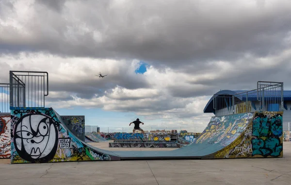 Lisszabon Portugália Szeptember 2021 Skatepark Lisszabonban Portugália Férfi Virágzó Egy — Stock Fotó