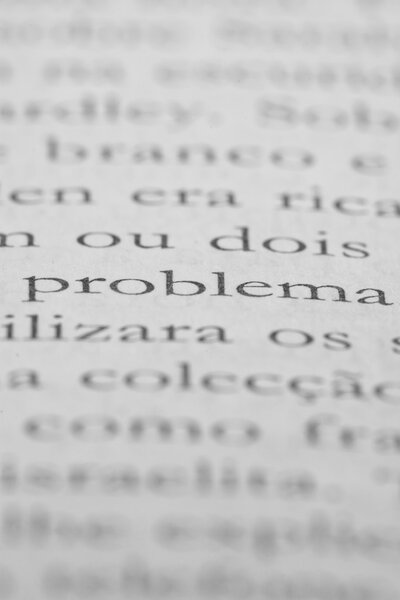 Book Open with focus on the word be problem in portuguese