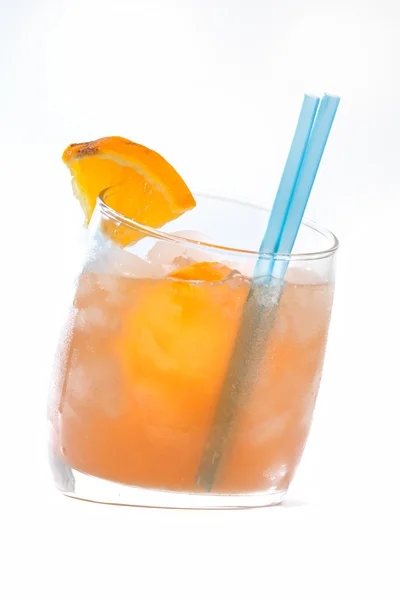 Cocktail mit Orange — Stockfoto