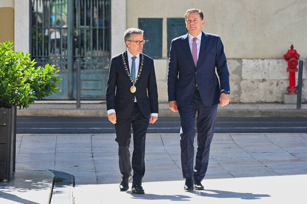 Лиссабон, Португалия. 5 октября 2025 года. Премьер-министр Португалии Луис Черногория принял участие в церемонии, посвященной 115-летию Имплантата Республики в Пако-ду-Конселу в Лиссабоне. 