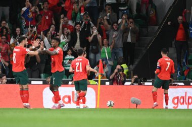 Lizbon, Portekiz. 14 Ekim 2025. Portekizli oyuncular bu golü Portekiz 'de oynanan FIFA Dünya Kupası 2026 elemelerinde Macaristan' a karşı Lizbon 'daki Estadio Jose Alvalade' de kutladı.. 