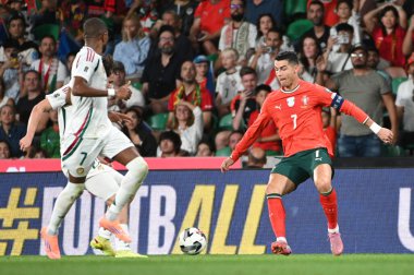 Lizbon, Portekiz. 14 Ekim 2025. Portekiz 'den Cristiano Ronaldo, Portekiz' deki FIFA Dünya Kupası 2026 elemeleri için Macaristan 'a karşı Lizbon' daki Estadio Jose Alvalade 'de mücadele ediyor.. 